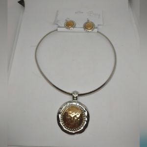 🌷By the Bay New York Pendant & Earring Hammered 2 Tone Medallion New On Card